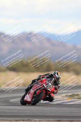 media/Nov-16-2025-Race Pace (Sun) [[8c5fa54630]]/Non Verified Riders (1st 20 Minutes)/5-Turn 15 (110pm)/